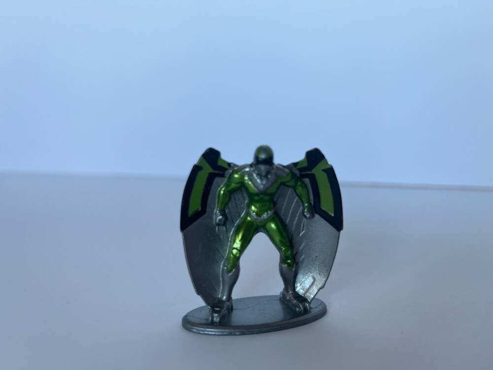 100% DIE-CAST METAL MARVEL FIGURE
